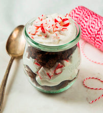 Load image into Gallery viewer, Chocolate Peppermint Cupcake &amp; Frosting Kit
